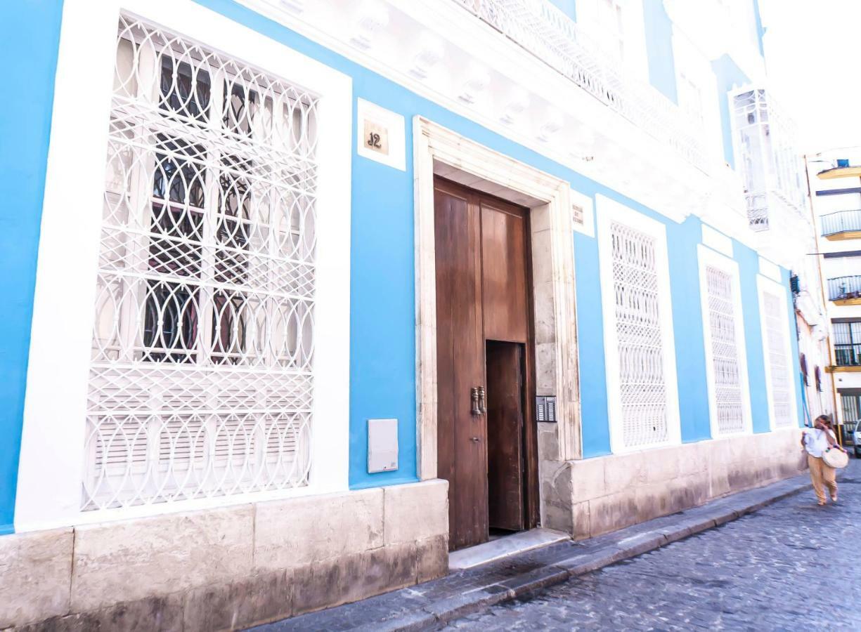 Pajaritos Palace By Valcambre * Sevilha